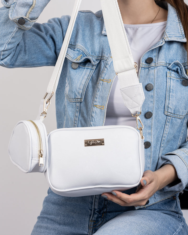 Bolso manos libres color blanco con monedero